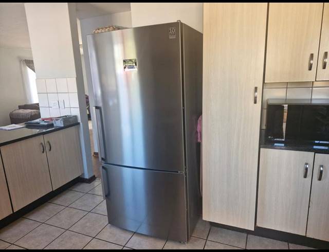 4 BEDROOM APARTMENT FOR SALE IN THERESAPARK